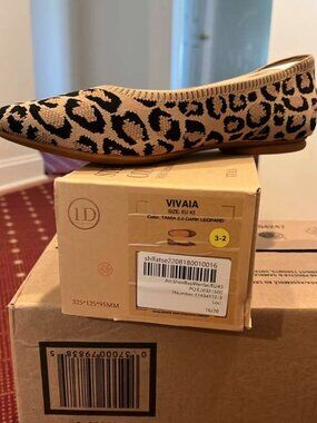 NWT - leopard print Almond-Toe Ballet Flats - Womens 43